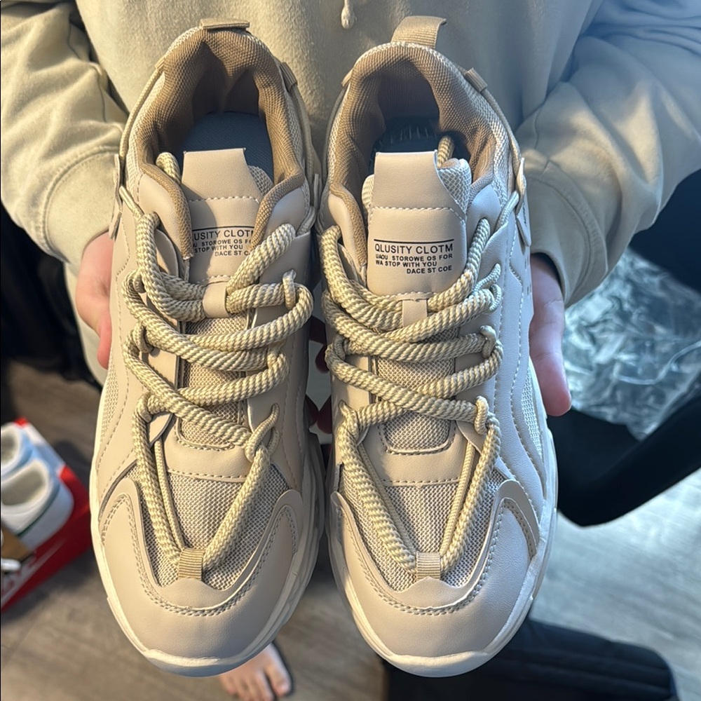New style Qlusity Clotm which Balenciaga look-alike